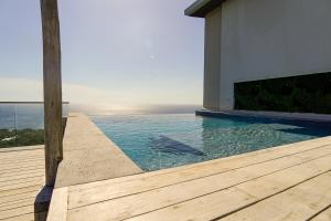 Penthouse At Arihini West Bay