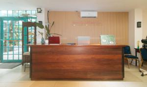 RedDoorz Premium at Casa LenidaRose