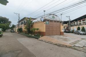 RedDoorz Premium at Casa LenidaRose