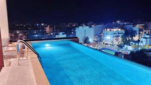 New Studio with King Bed and Balcony in 4thFloor