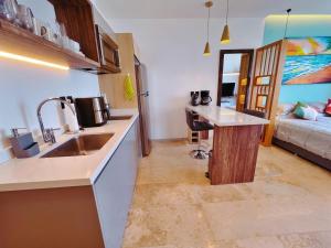 New Studio with King Bed and Balcony in 4thFloor