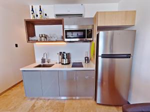 New Studio with King Bed and Balcony in 4thFloor