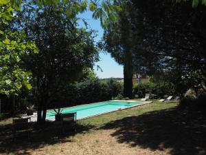 Maisons de vacances Cozy Vacation House with Pool, Vernegues, cleaning included : photos des chambres