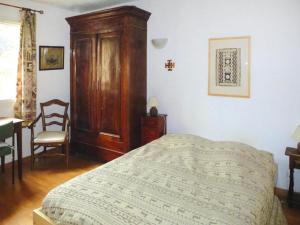 Maisons de vacances Cozy Vacation House with Pool, Vernegues, cleaning included : photos des chambres