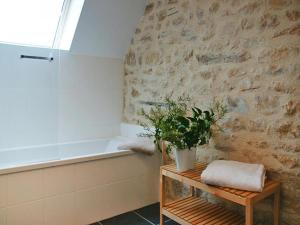 Maisons de vacances Country House near Terenez Bay Beaches, cleaning included : photos des chambres