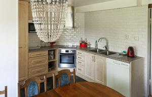 Lovely Home In Berghem With Wifi