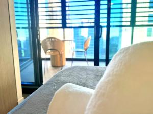 Sydney CBD New 2 bedroom Condo with amazing view Pool Gym 2