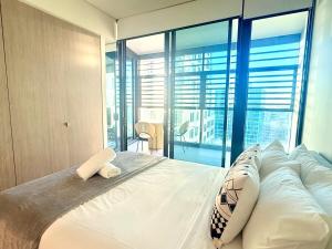 Sydney CBD New 2 bedroom Condo with amazing view Pool Gym 2