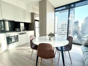 Sydney CBD New 2 bedroom Condo with amazing view Pool Gym 2