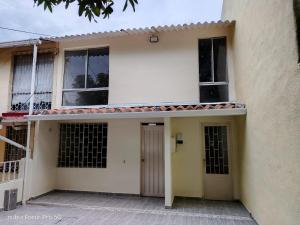 Alojamiento con piscina en Girardot