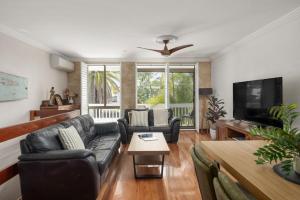 Aloha - Noosa Pde - location and beach style