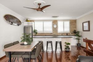 Aloha - Noosa Pde - location and beach style