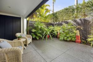 Aloha - Noosa Pde - location and beach style