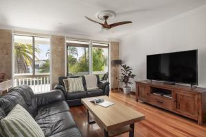 Aloha - Noosa Pde - location and beach style