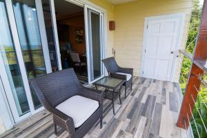 MG Luxury Oasis, Ocean View, King Suite, Pool, Patio, short walk to Beach