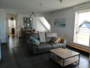 Appartements Bel Apt 2 Chambres avec Terrasse et Parking au Croisic - FR-1-843-11 : photos des chambres