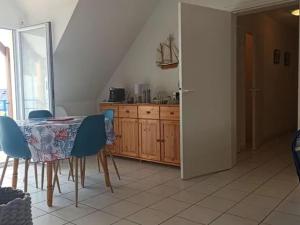 Appartements Le Croisic - Appartement 2P avec balcon et parking proche plage - FR-1-843-29 : photos des chambres