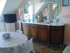 Appartement au 1er étage avec terrasse - 2 chambres, 4 personnes, parking face à la mer - FR-1-843-36