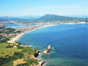 Appartements Appartement en Bord de Mer avec Parking a Hendaye - FR-1-2-444 : photos des chambres