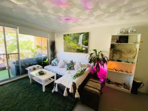 Nicos unit 145 Blair street