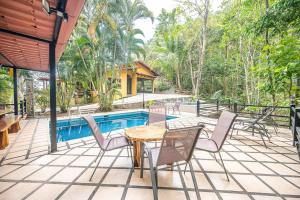 Quinta Teca with two pools near Playa Hermosa beach