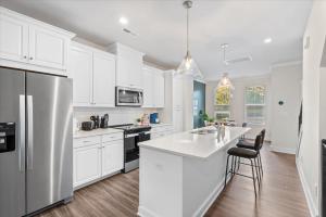 Luxe King 4BR Townhouse with Rooftop in Uptown CLT