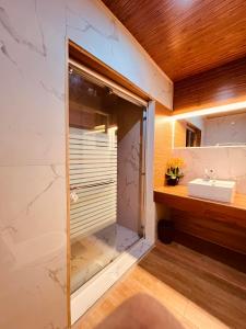 Aloha Ocean View Resort