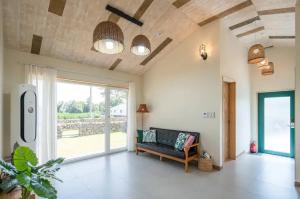 Gwarangpelong Minbak Jeju Couple Family Private House