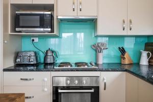 NEW - Silver Myrtle Shack - Aldinga Beach - C21 SouthCoast Holidays