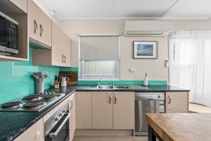 NEW - Silver Myrtle Shack - Aldinga Beach - C21 SouthCoast Holidays