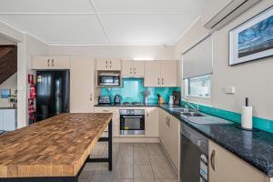 NEW - Silver Myrtle Shack - Aldinga Beach - C21 SouthCoast Holidays