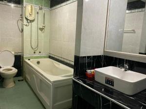 Duc Long Airport Hotel