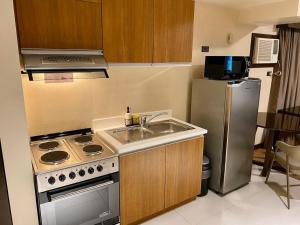 8 Adriatico Condo beside Robinsons Mall Y1