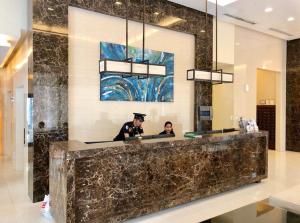 8 Adriatico Condo beside Robinsons Mall Y1