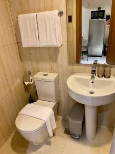 8 Adriatico Condo beside Robinsons Mall Y1