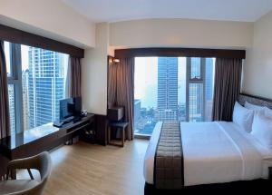 8 Adriatico Condo beside Robinsons Mall Y1