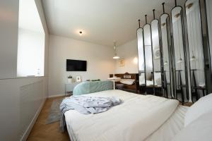 Aventurine Cismigiu Park