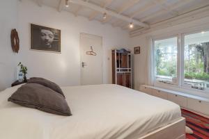 European-Inspired Villa Near Beach & Dining