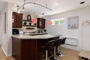 Cozy 1BR BSMT Escape Large Free Parking