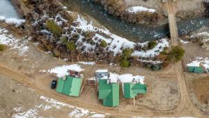 Riverfront cabin w fireplace & deck