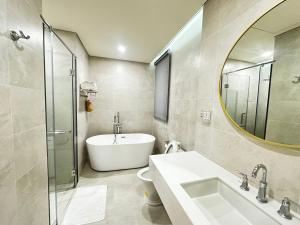 SUNSHINE Beach Villa - Wonderland Royal Ho Tram