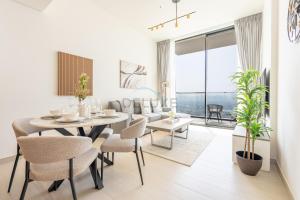 High-Floor 1BR with Balcony Overlooking the Lake, Minutes from the Park, Binghatti Onyx, Jumeirah Village Circle by Deluxe Holiday Homes