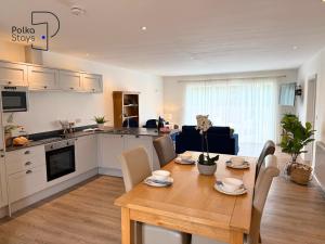 No 8 PolkaStays Ivy Farm Primrose Deluxe