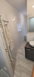 Apartament 3 camere semidecomandat
