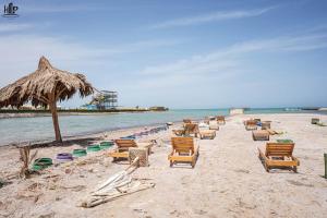 Luxury apartment with beautiful view and free private beach