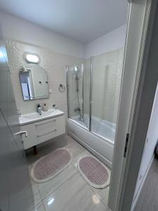 Apartment Schengen Area & UPG Ploiesti