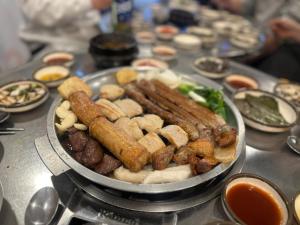 Hongdae 10mins, HapJeong 5mins, AirportBUS 5mins, Largo House SEOUL- Foreigner only