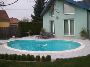 Maisons de vacances Tres jolie maison avec piscine : photos des chambres