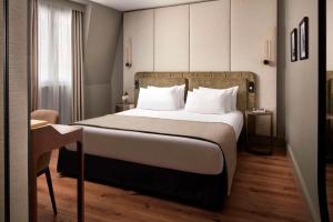 Premium Room room in Hôtel Beauchamps