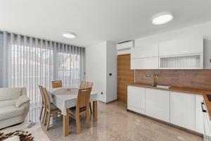 Villa Tina Zambratija with private pool